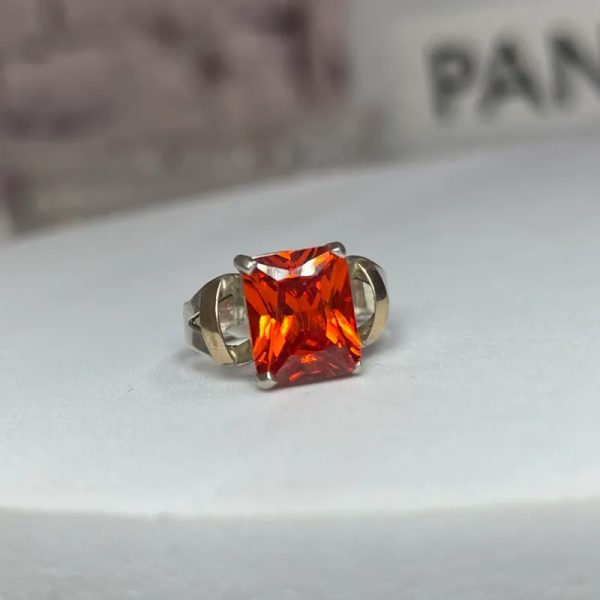 Anillo llamativo 38