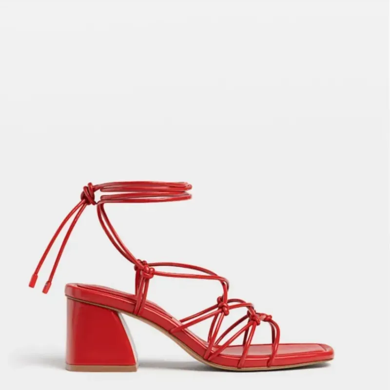 Tacones Rojos con adornos de nudo Tacón Rectangular