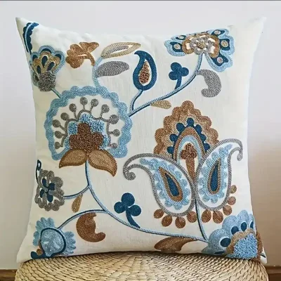 Hermoso cojín bordado