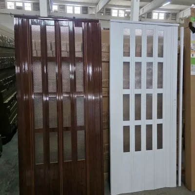 Puerta plegable con acrílico