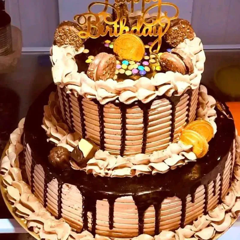 kake redondo personalizado de dos pisos de chocolate