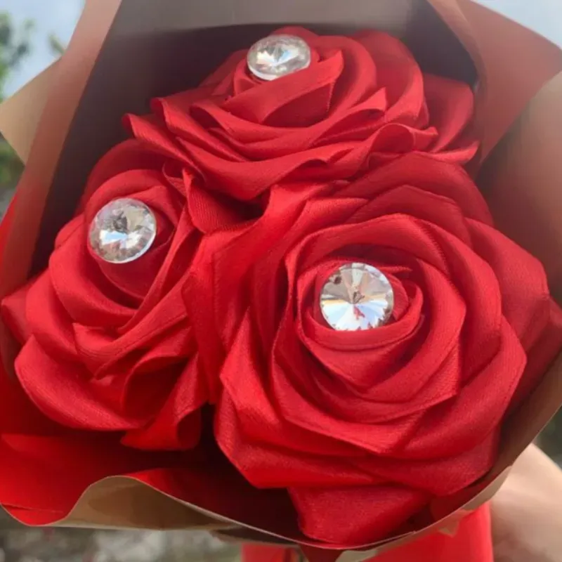  Ramos de Rosas Eternas,diseñados con estilo y un toque único para sorprender