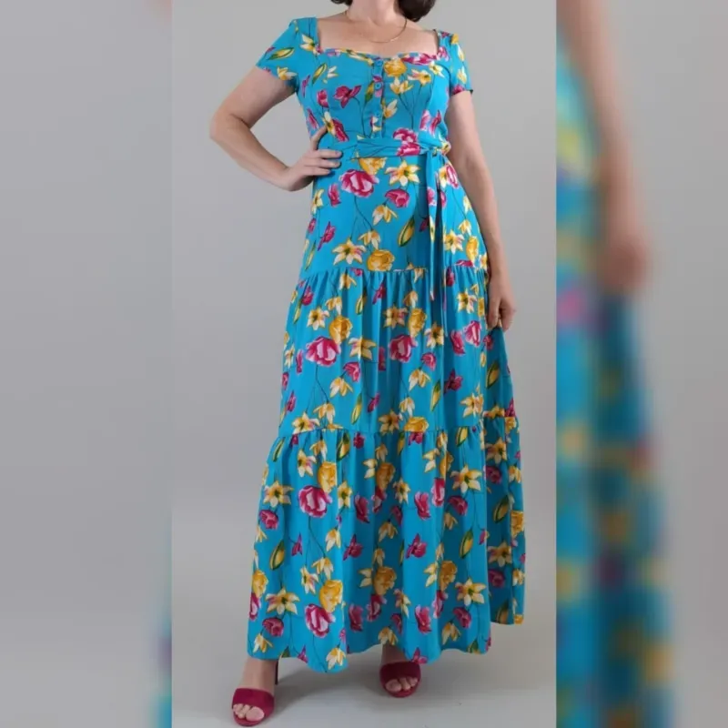 Vestido largo con vuelos de escote cuadrado