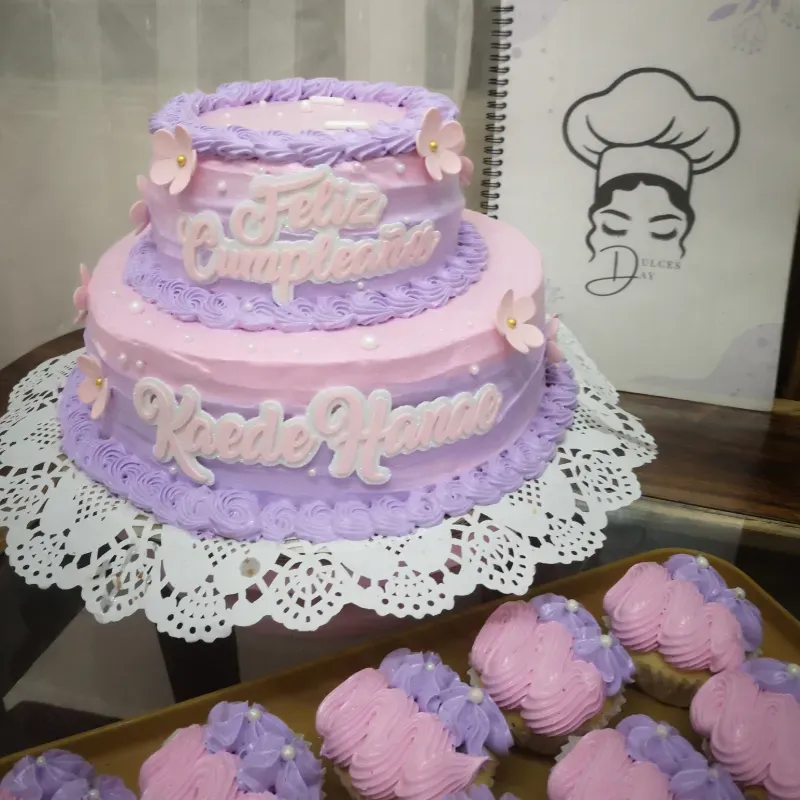 Pastel de 2 pisos, sencillo.