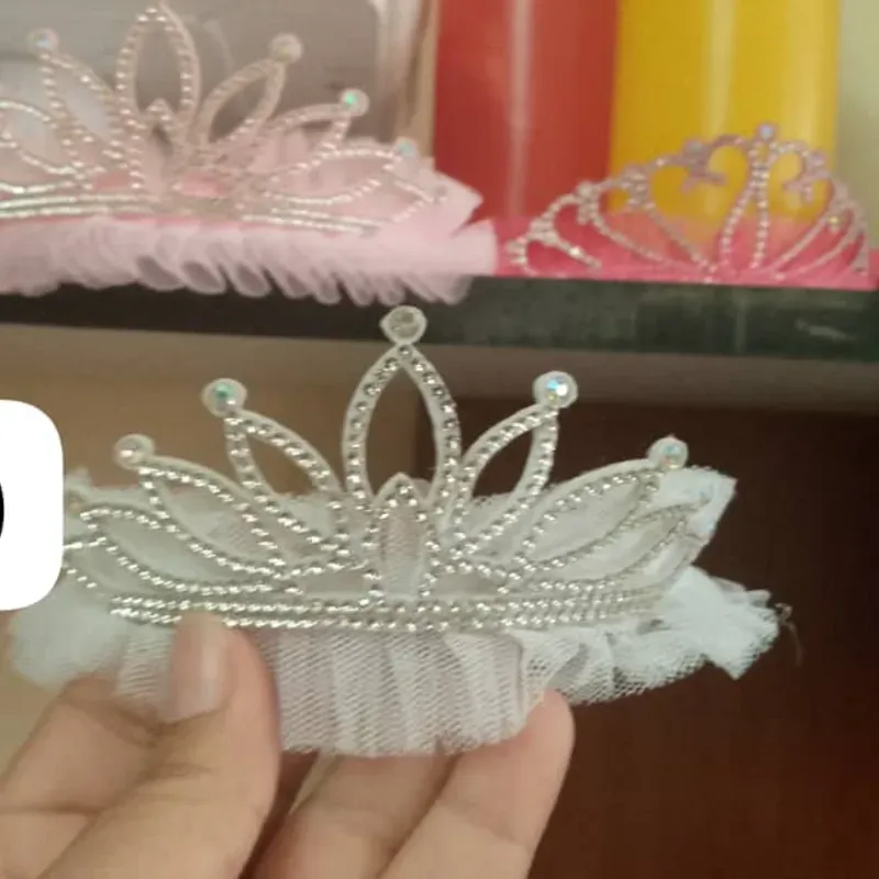Tiara blanca con tul