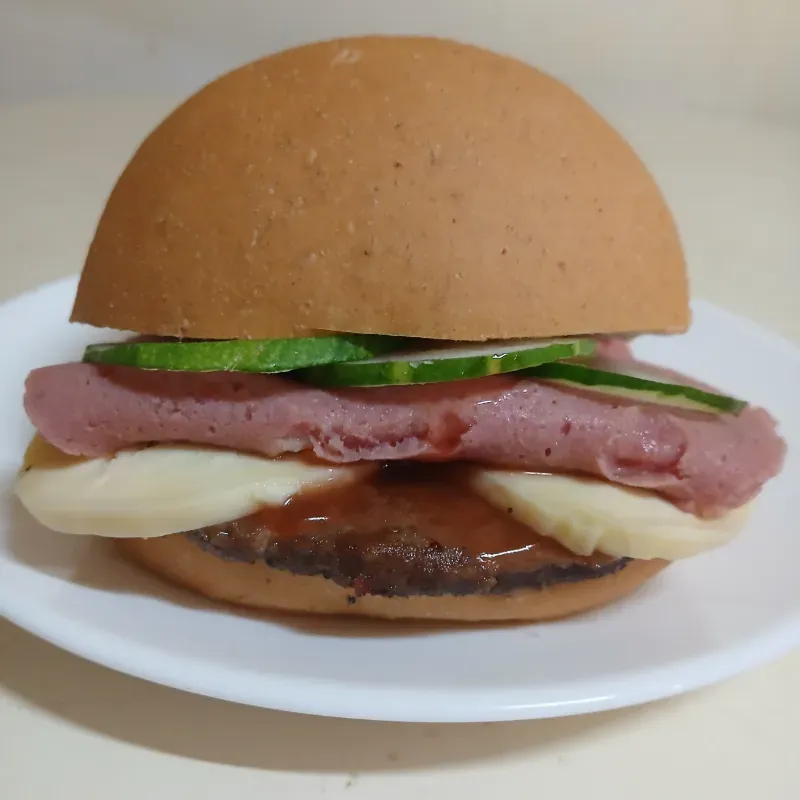 Hamburguesa con jamonada y queso