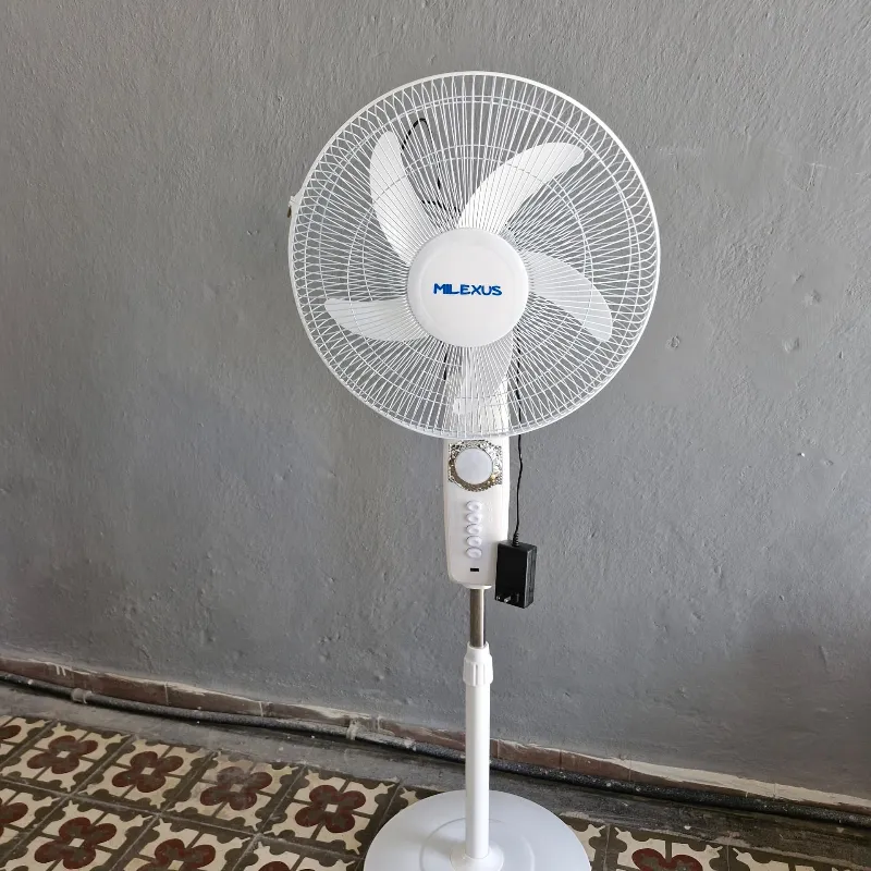 Ventilador de pedestal recargable