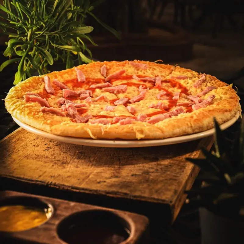 Pizza de Jamón y Queso.