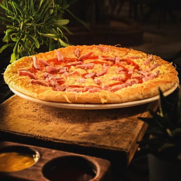 Pizza de Jamón y Queso.