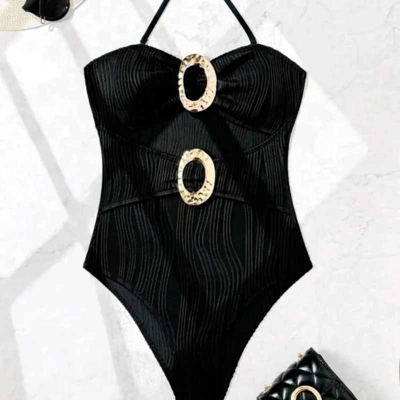  Trusa con adornos dorados — Negra