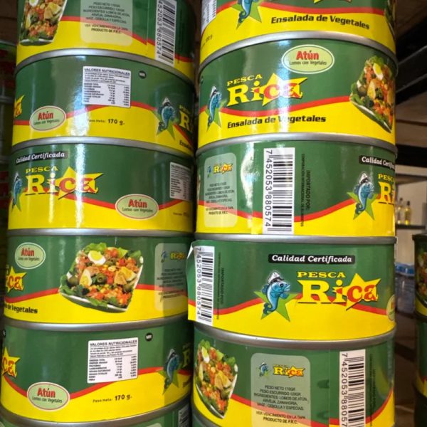 Atún en lata con verduras