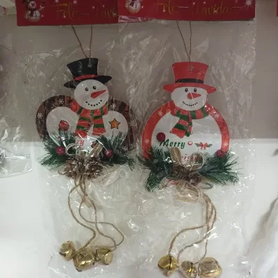 Muñeco de nieve con cascabeles