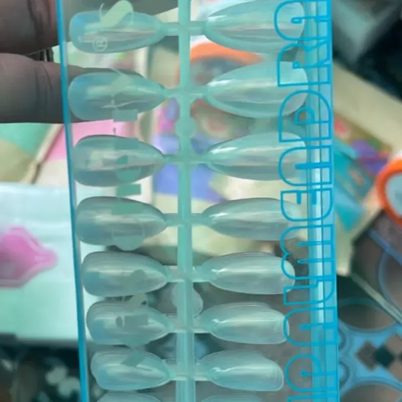 Caja de uñas soff gel almendradas medianas