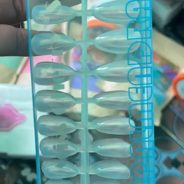 Caja de uñas soff gel almendradas medianas