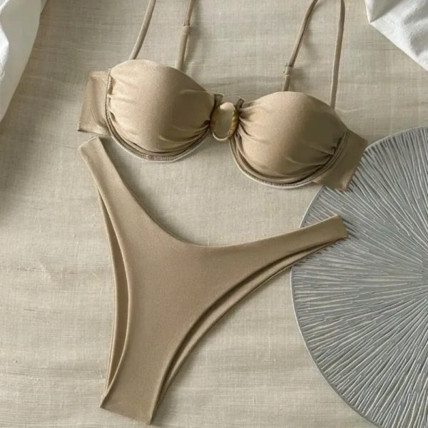  Bikini con adorno dorado — Beige