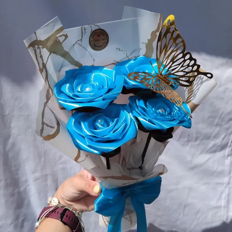 Ramo de 4 rosas eternas