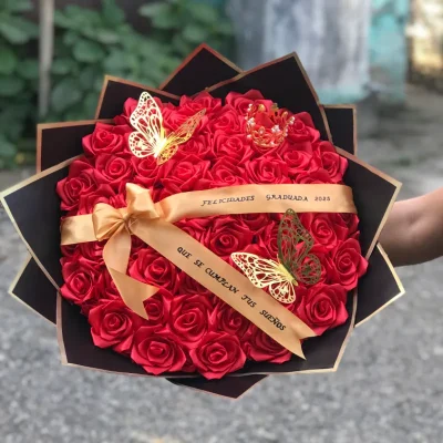 Ramo de 50 rosas eternas