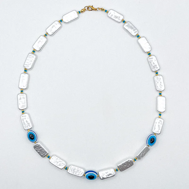 Collar de perlas rectangulares y ojo turco