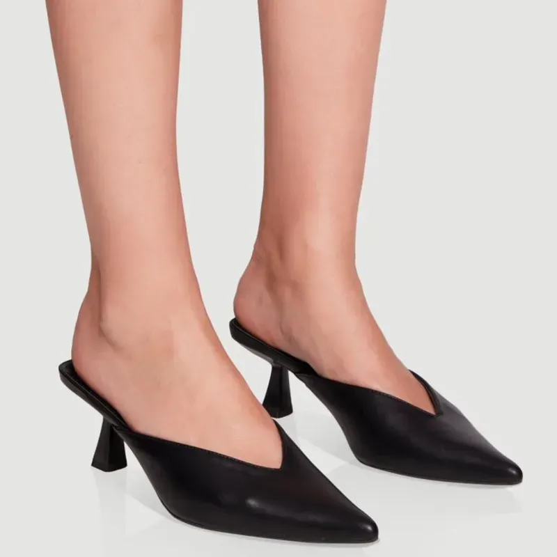 Tacón Bajo Descalzado Negro Punta Fina