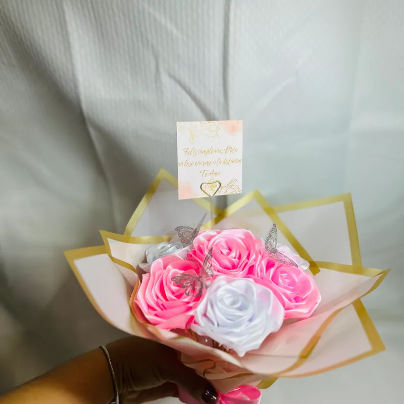 Ramo de 7 rosas eternas