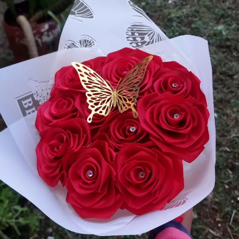 Ramo de 10 rosas eternas