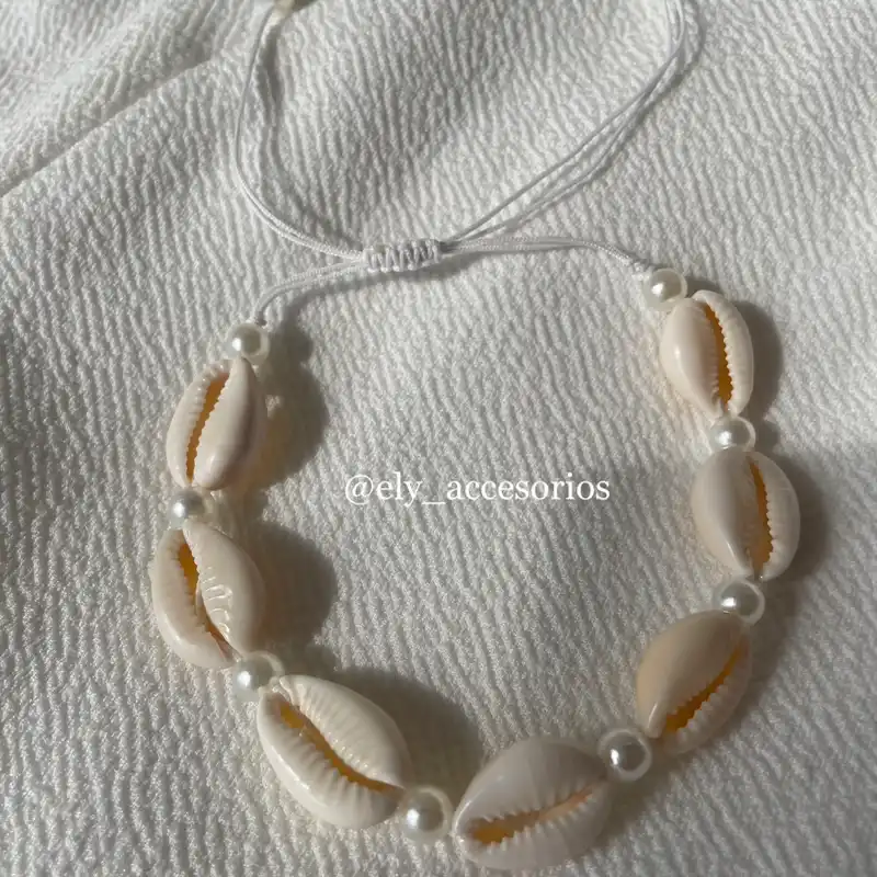 Tobillera de caracoles con perlas
