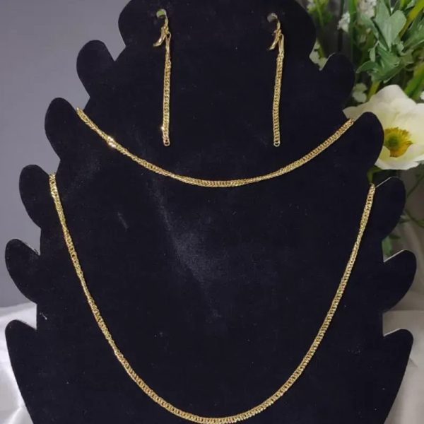 Conjunto de cadena-aretes y pulsera