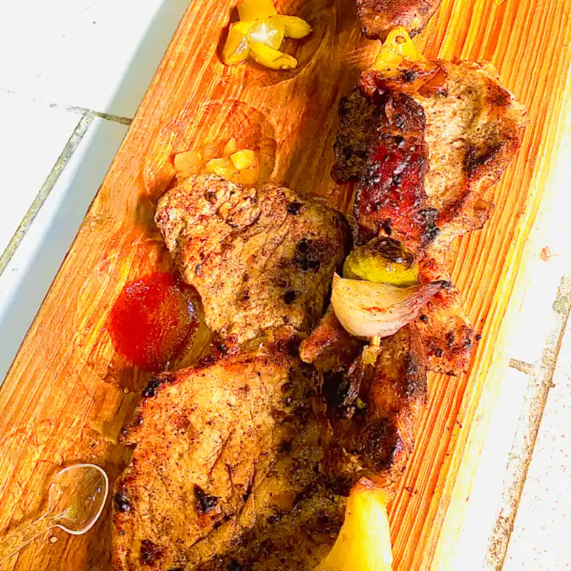 Bistec con su brocheta 