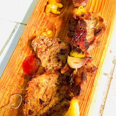 Bistec con su brocheta 