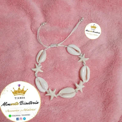 Pulsera de caracoles naturales con estrellas de piedra