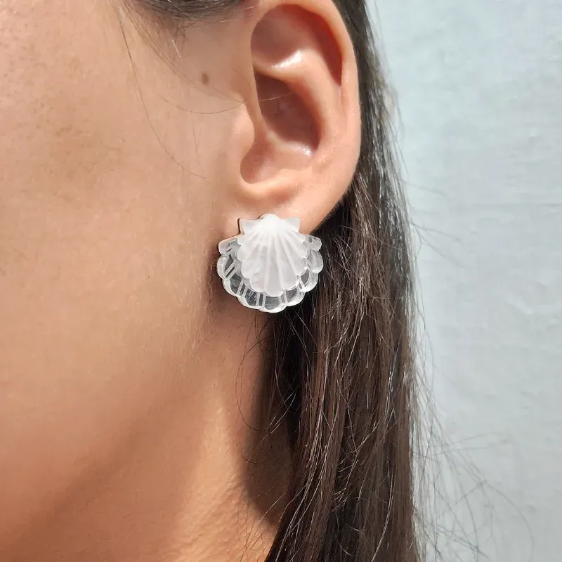 Aretes pequeños Conchas blancas