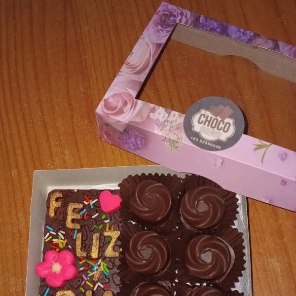 Caja con minitableta de feliz día