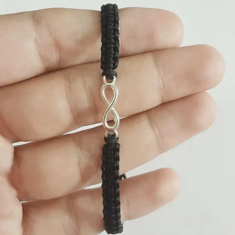 Pulsera tejida  con conector infinito