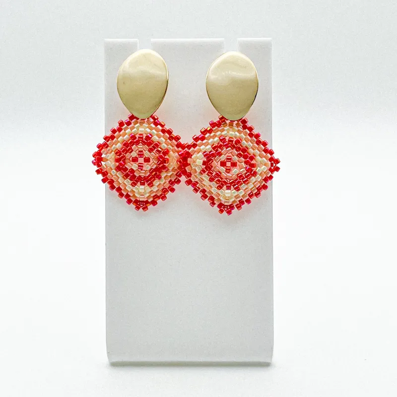 Aretes tejidos con herrajes esmaltados