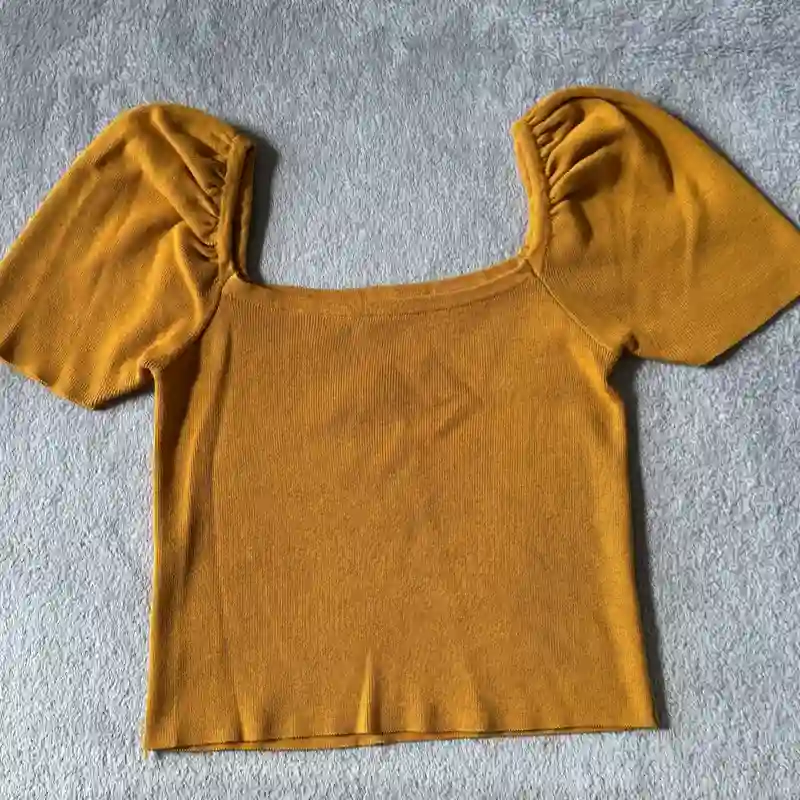 Blusa color mostaza