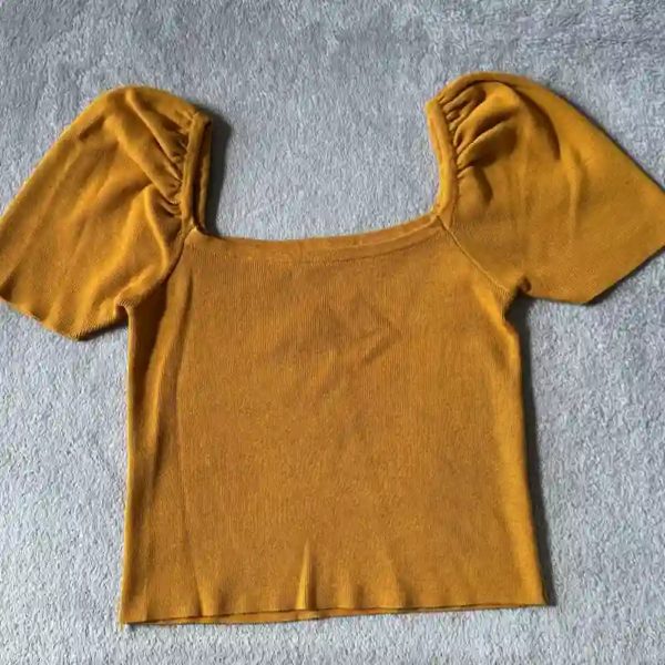 Blusa color mostaza