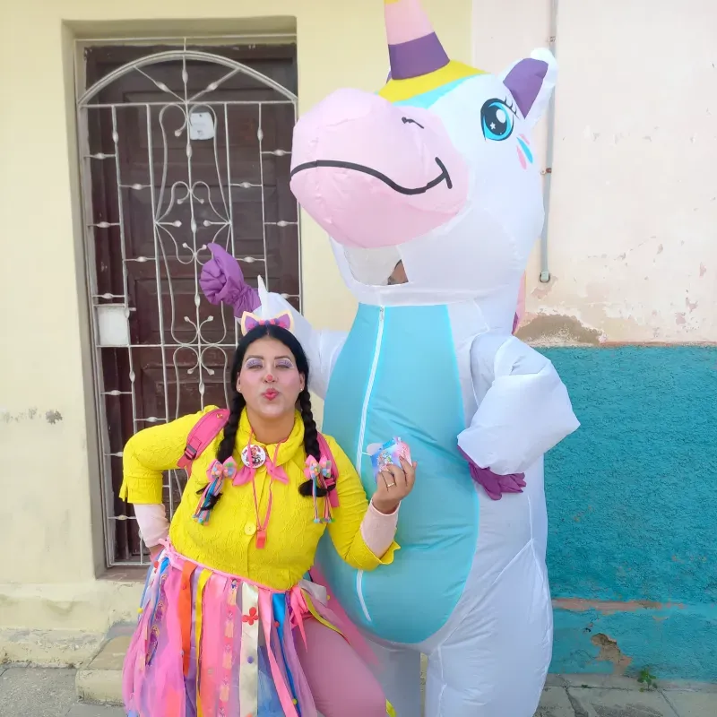 Entrega sorpresa con Tano el unicornio  y la Payasita Tuti 
