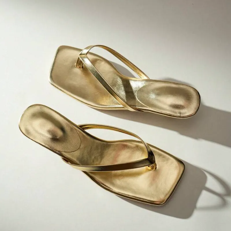 Sandalias de tacón dorados