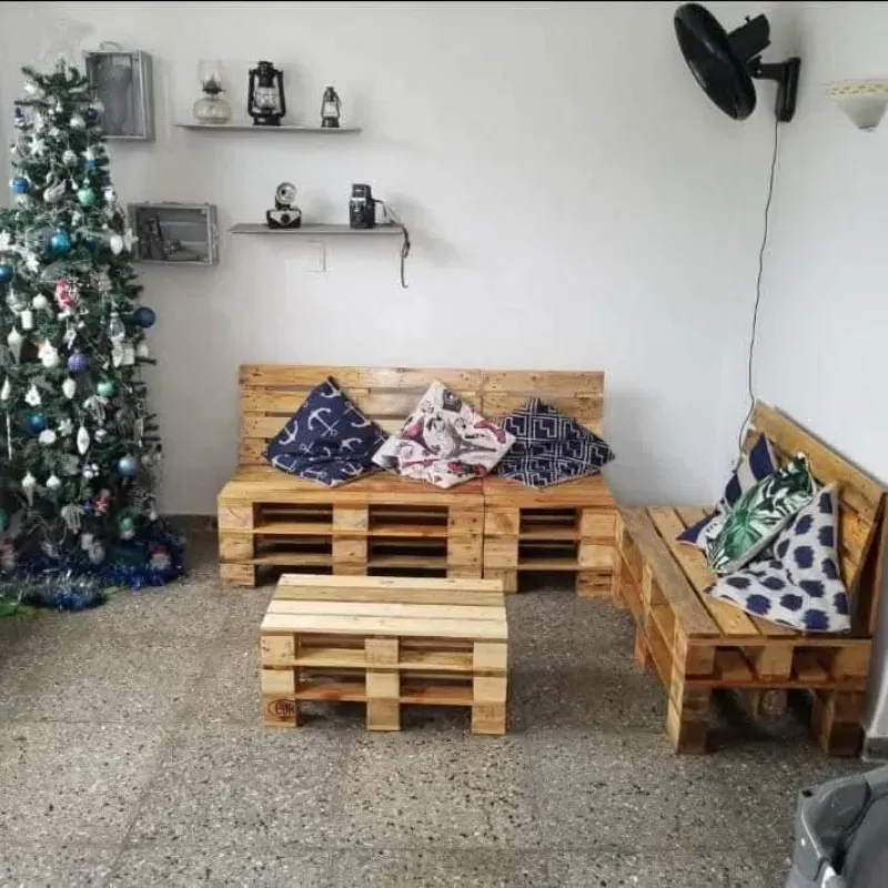 Juego de muebles de madera