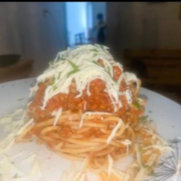 Spaghetti boloñesa con queso gouda