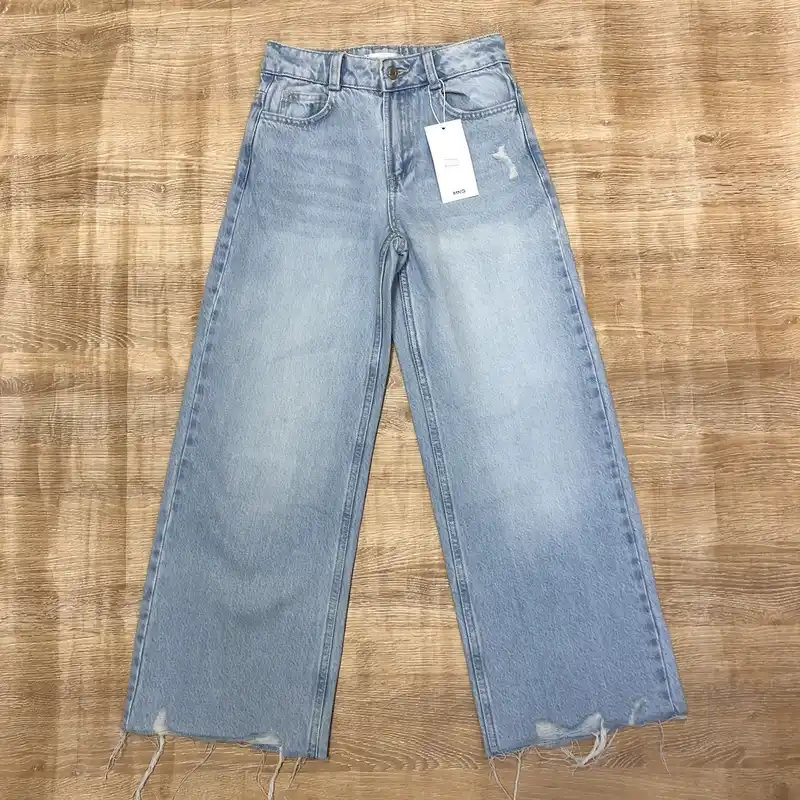 Pantalón ancho Mango de mezclilla clara