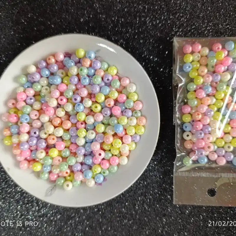 Perla plástica multicolor de 6mm