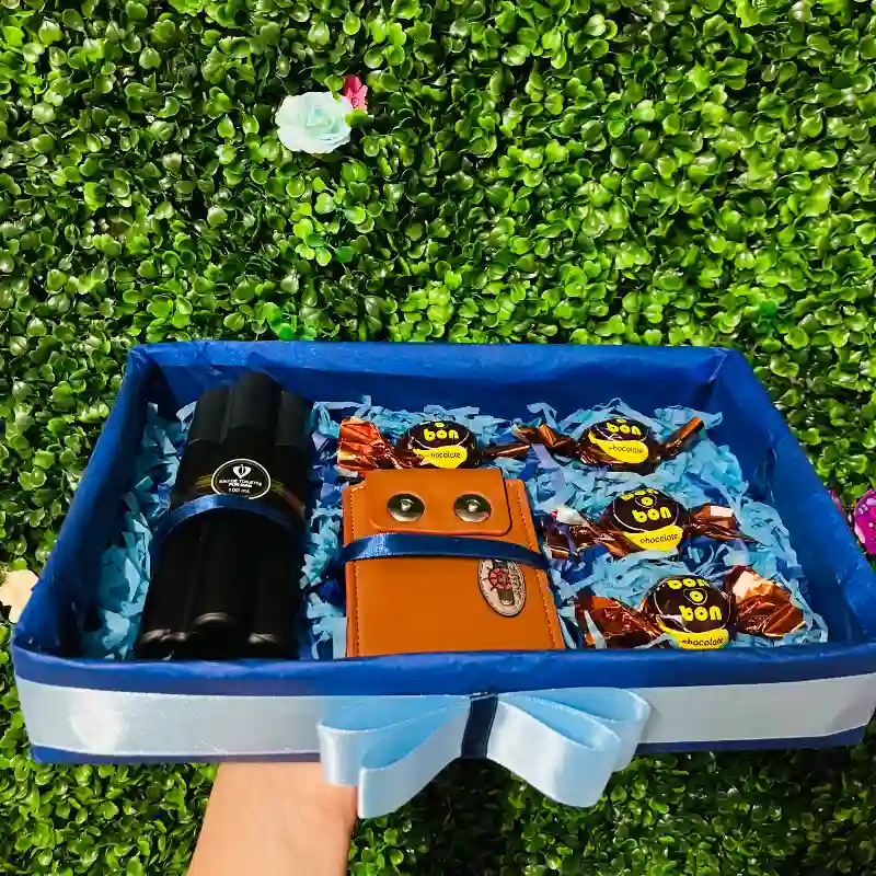 Regalo de hombre perfume y billetera