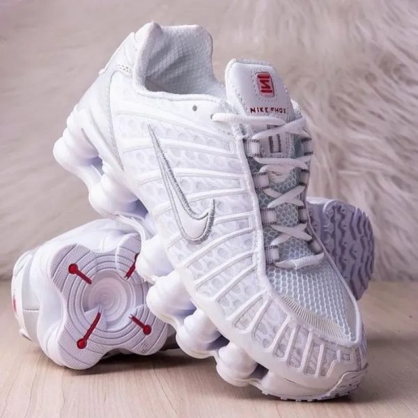 Nike de Muelles Blancos