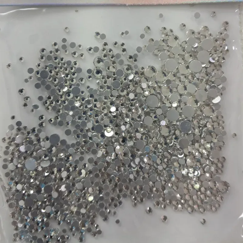 Paquete de piedras plateadas