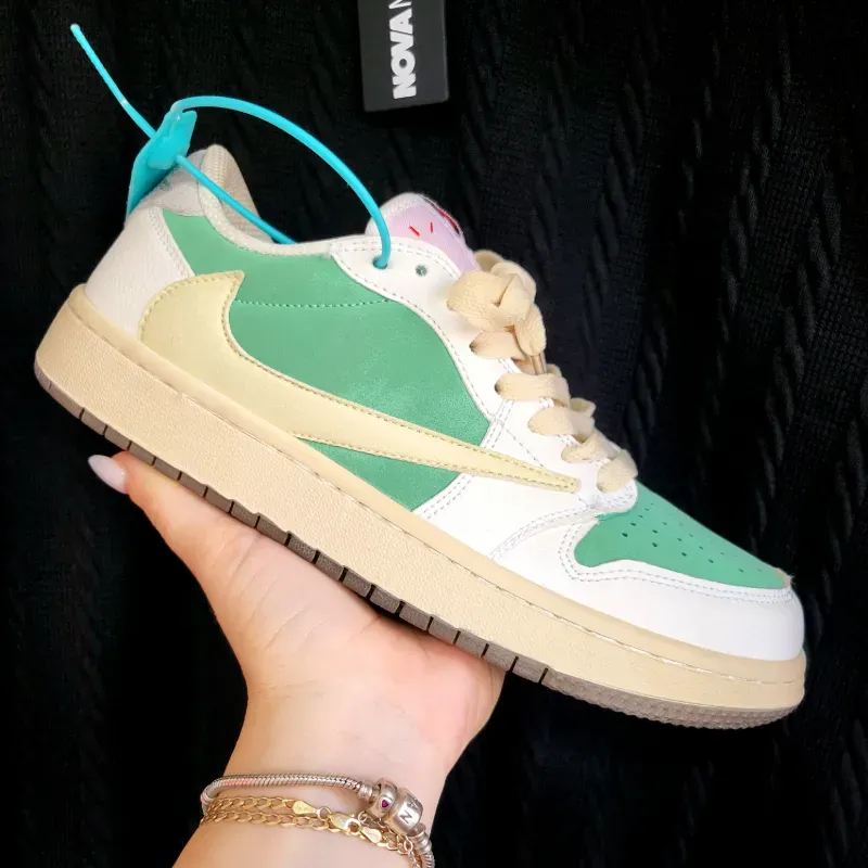 Nike × Travis Scott