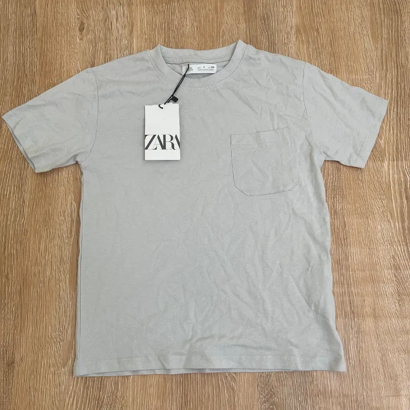 Pulóver con bolsillo color gris