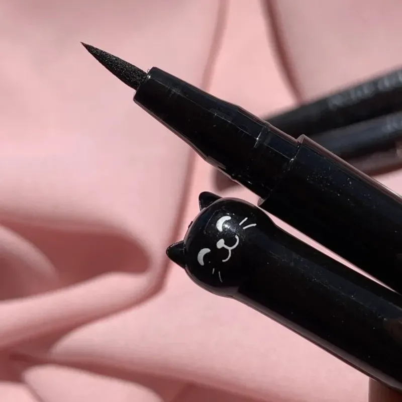 Delineador negro de plumón