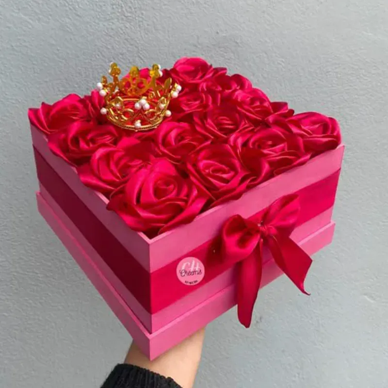 Regalo con 16 rosas eternas
