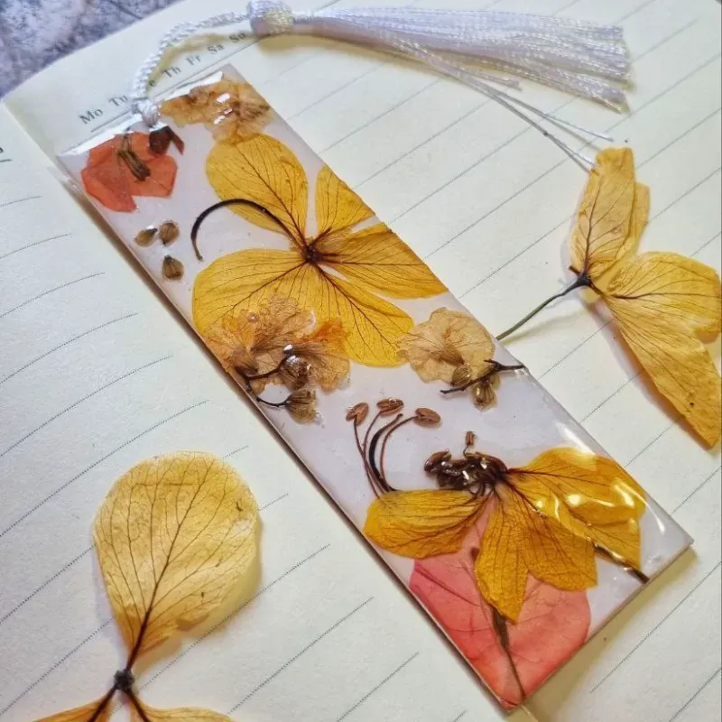 Marcapáginas floral 